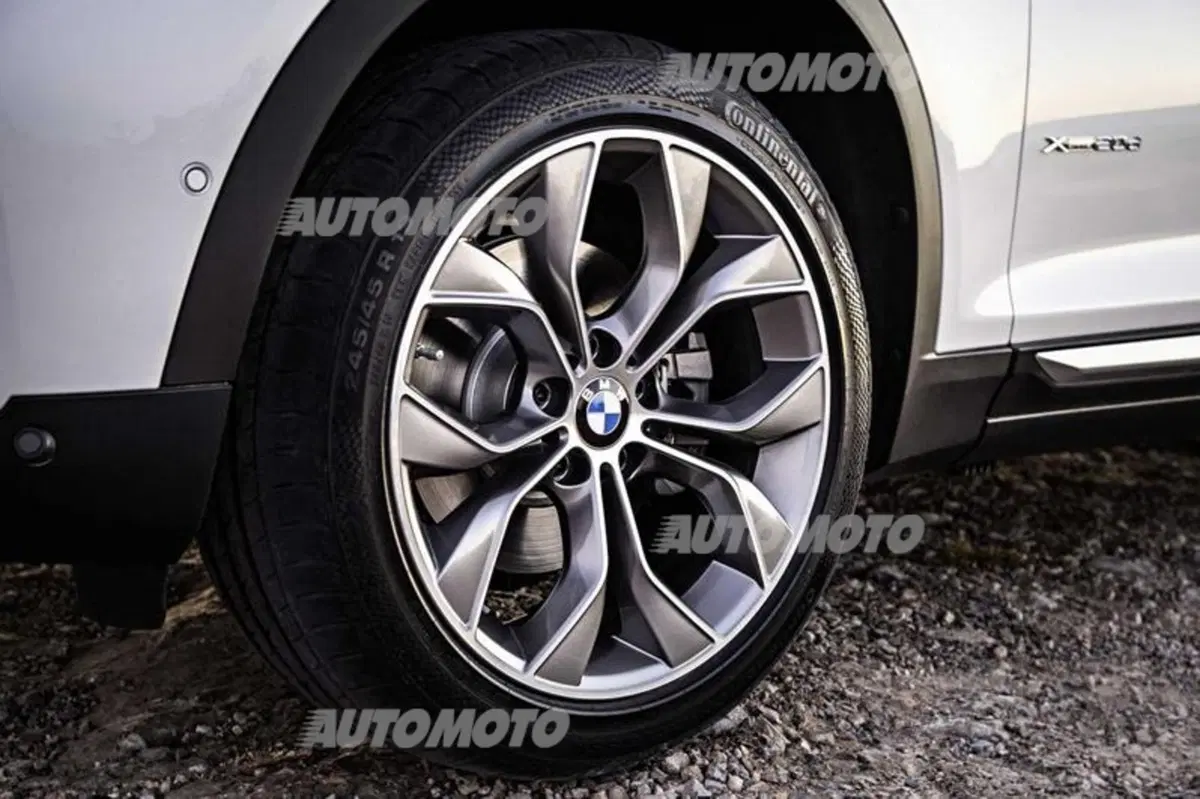 BMW X3 restyling: nuove soluzioni stilistiche e un 2.0 diesel di ultima generazione (22)