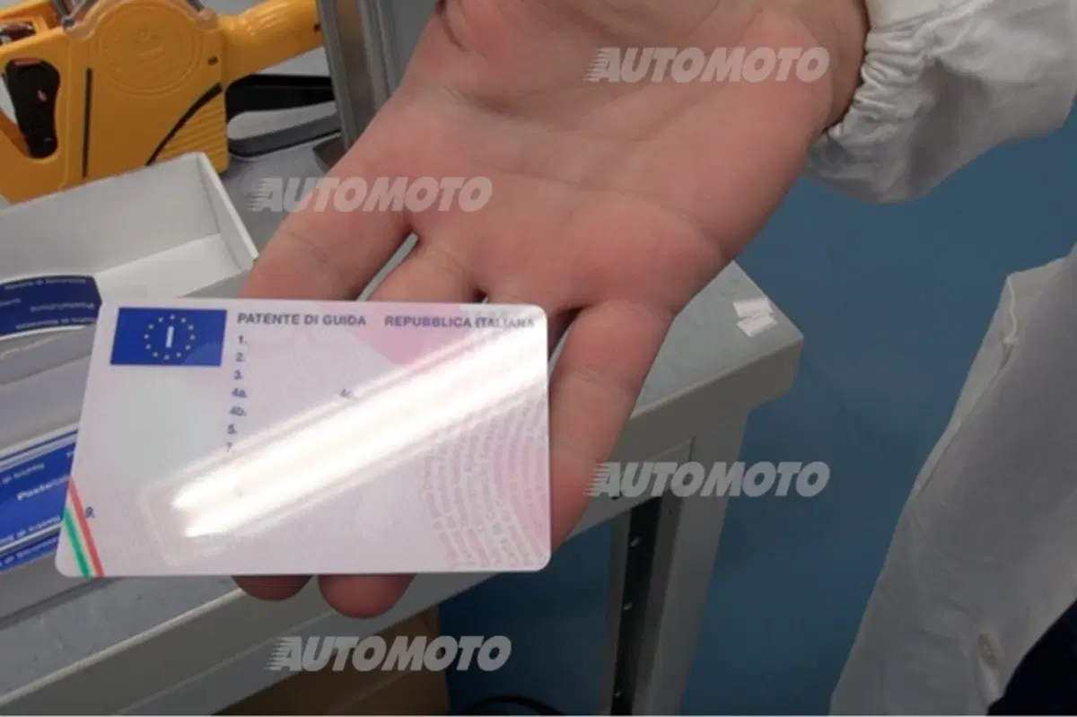 Patenti “digitali” e lotta ai non assicurati, De Vita: «Risparmi solo sulla carta» (5)