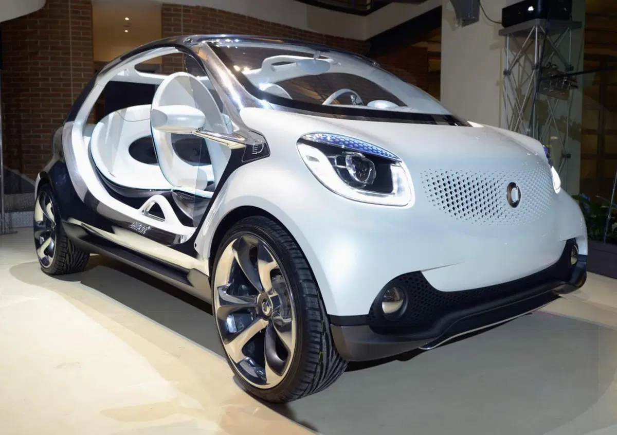 smart fourjoy: a Roma per anticipare il futuro e annunciare l'arrivo di car2go
