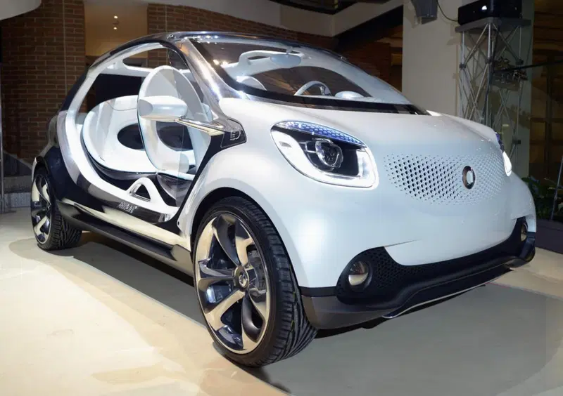 smart fourjoy: a Roma per anticipare il futuro e annunciare l'arrivo di car2go