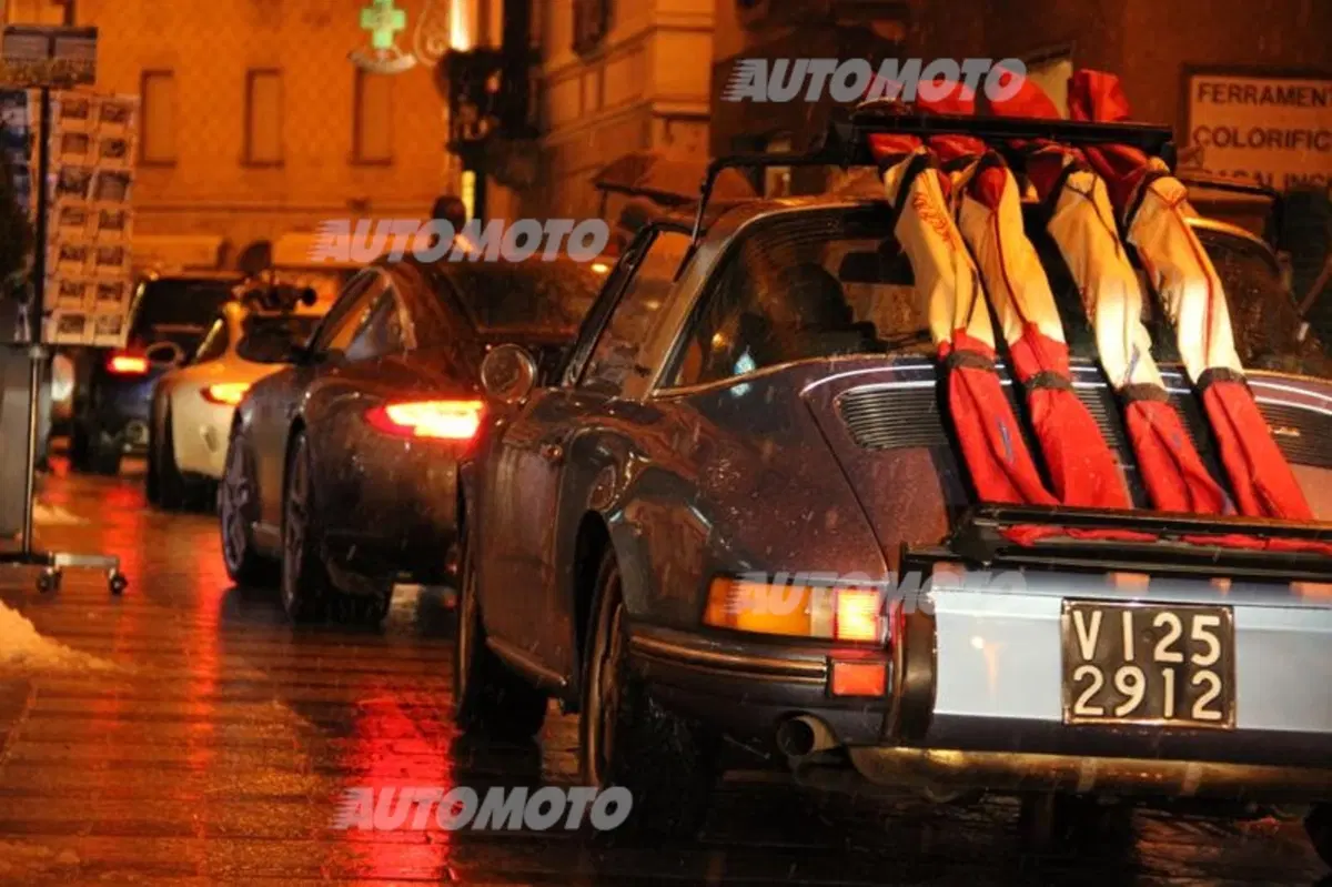 Porsche: l'emozione di una sfilata sotto la neve di Ponte di Legno