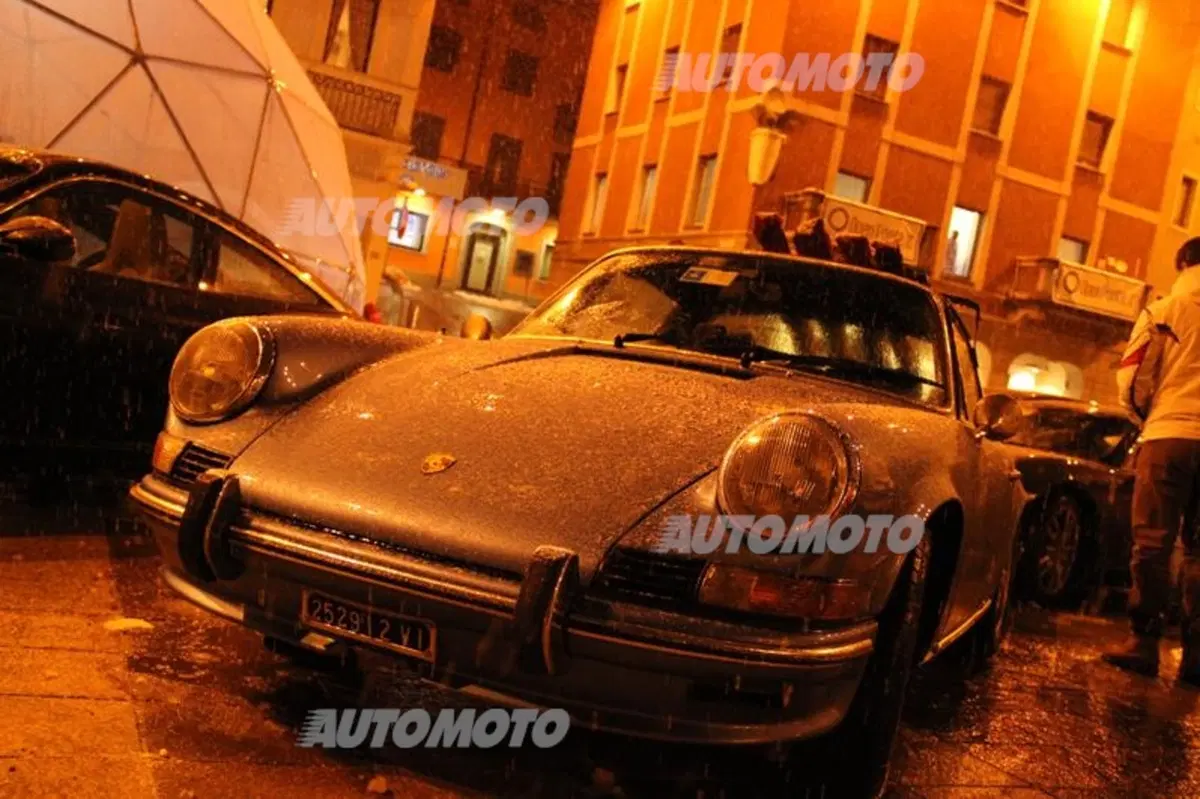 Porsche: l'emozione di una sfilata sotto la neve di Ponte di Legno (9)