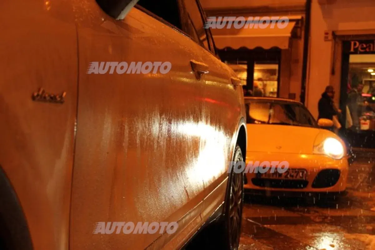 Porsche: l'emozione di una sfilata sotto la neve di Ponte di Legno (14)