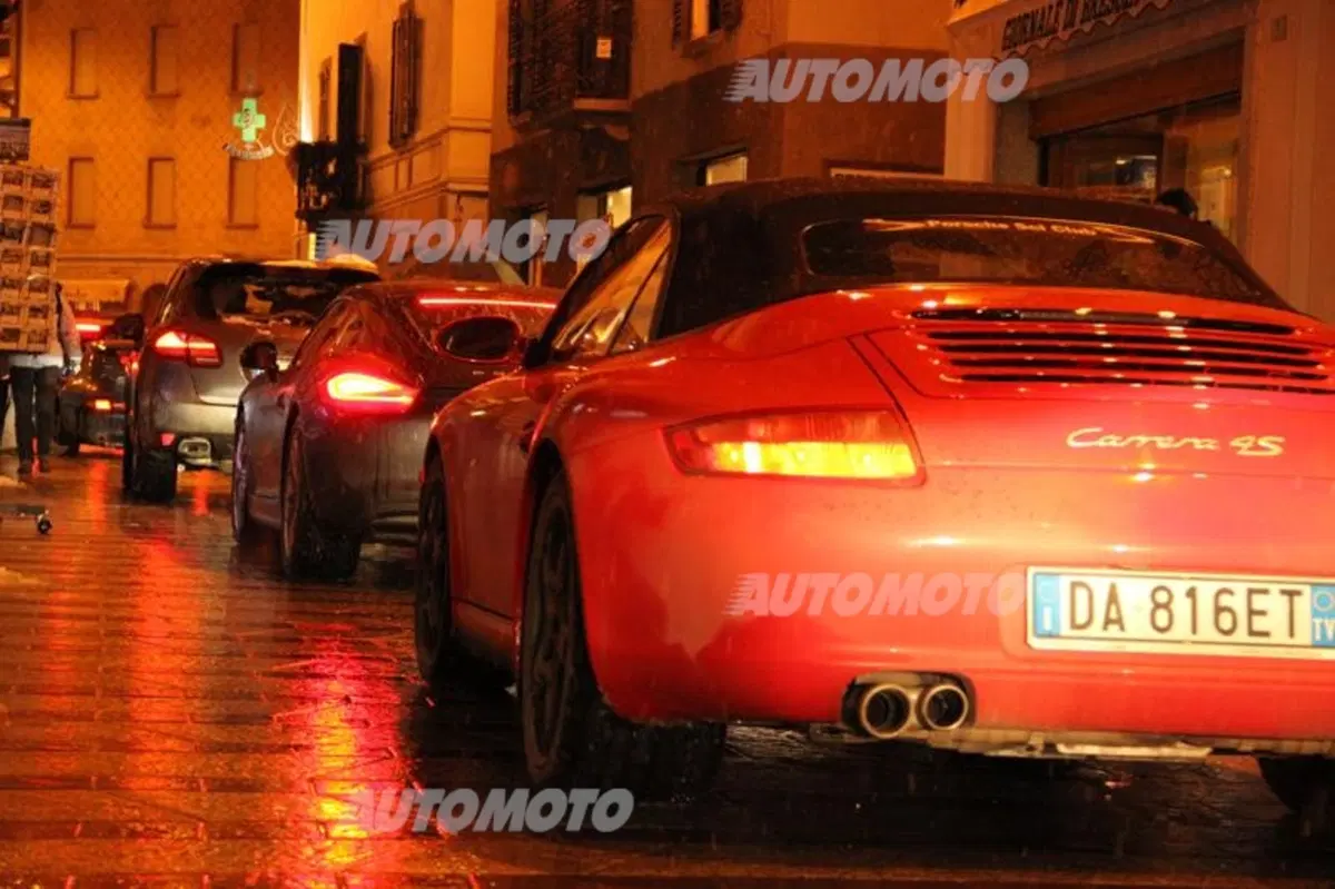 Porsche: l'emozione di una sfilata sotto la neve di Ponte di Legno (18)