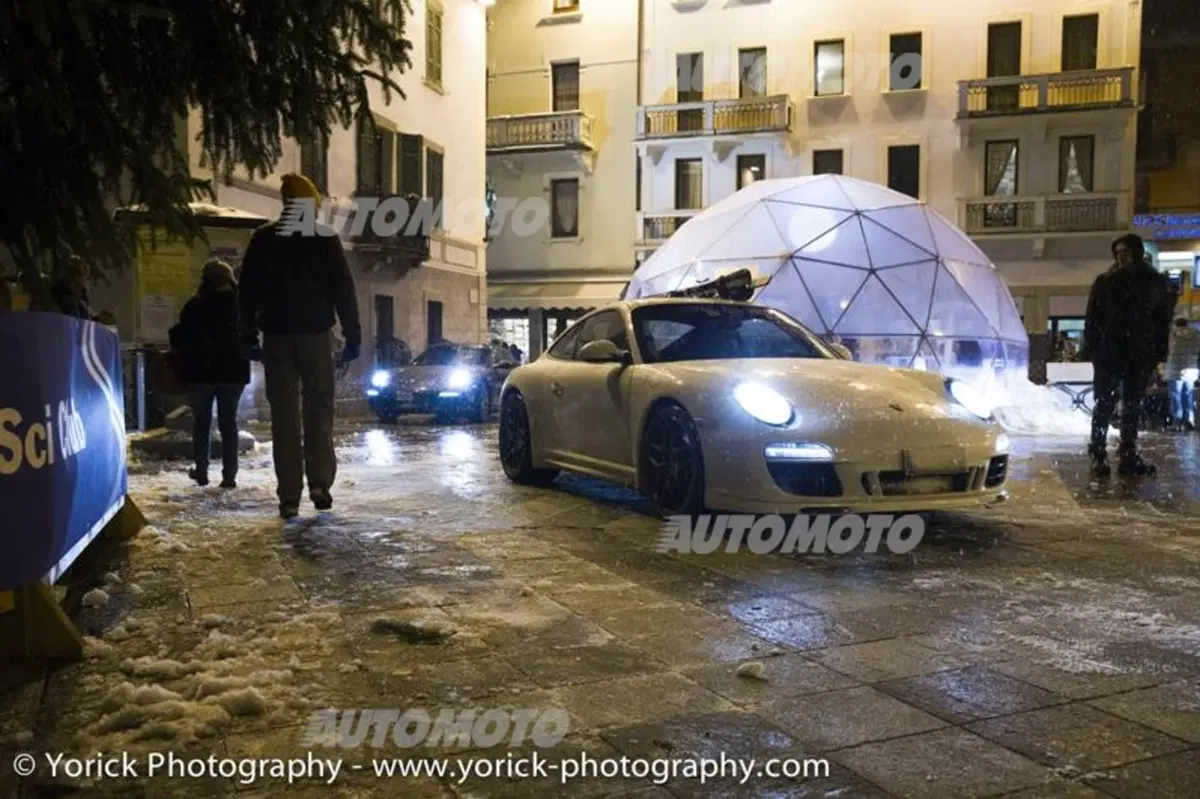 Porsche: l'emozione di una sfilata sotto la neve di Ponte di Legno (19)