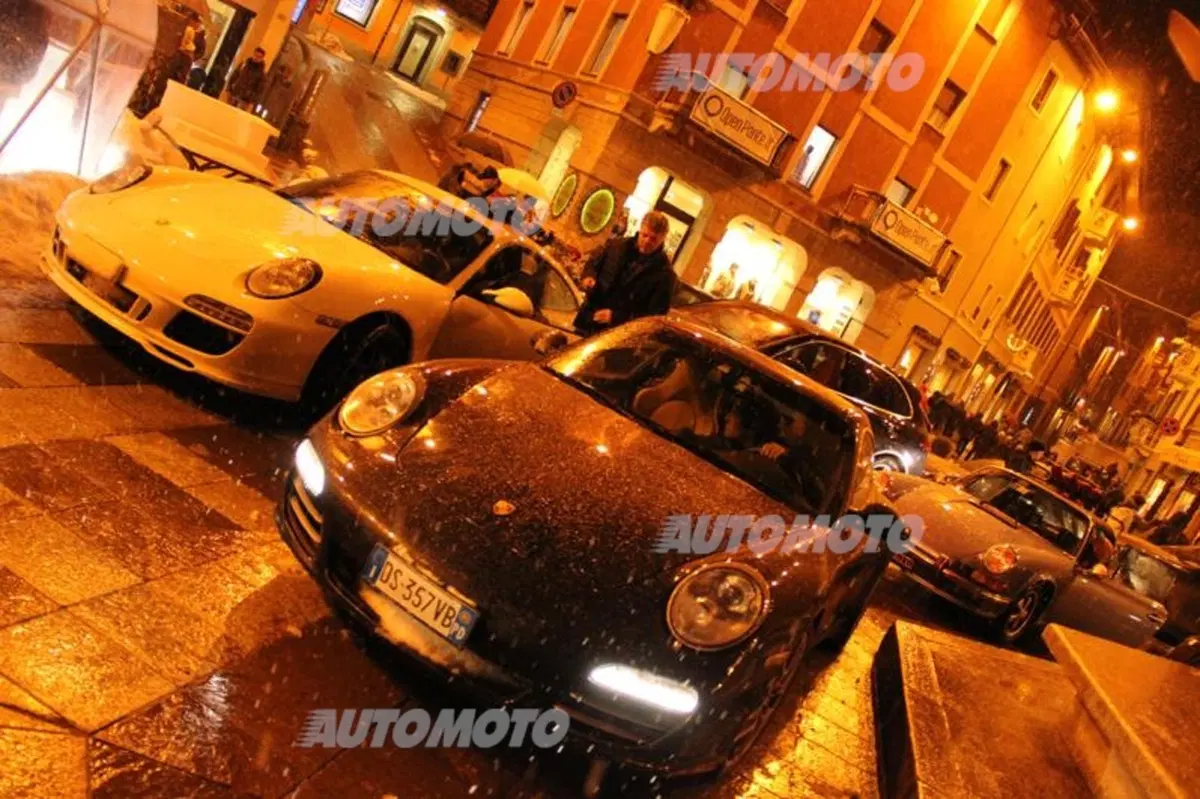 Porsche: l'emozione di una sfilata sotto la neve di Ponte di Legno (23)