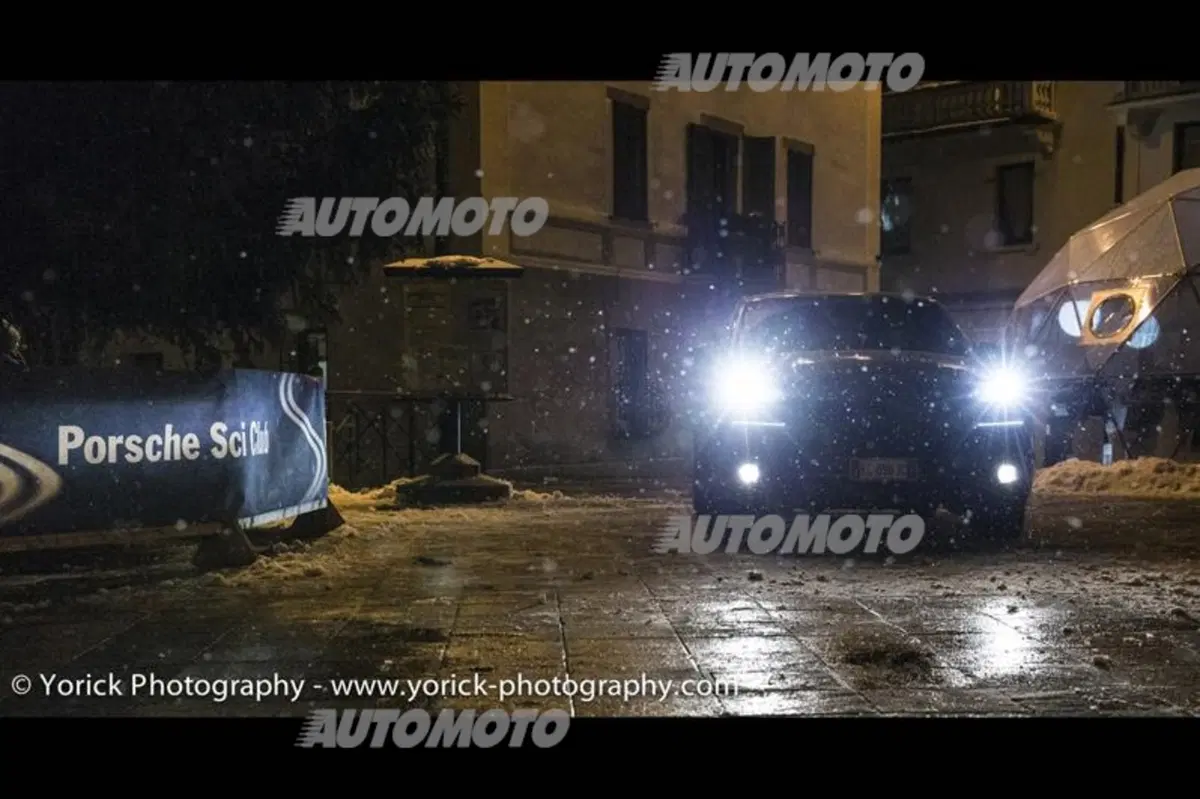 Porsche: l'emozione di una sfilata sotto la neve di Ponte di Legno (28)