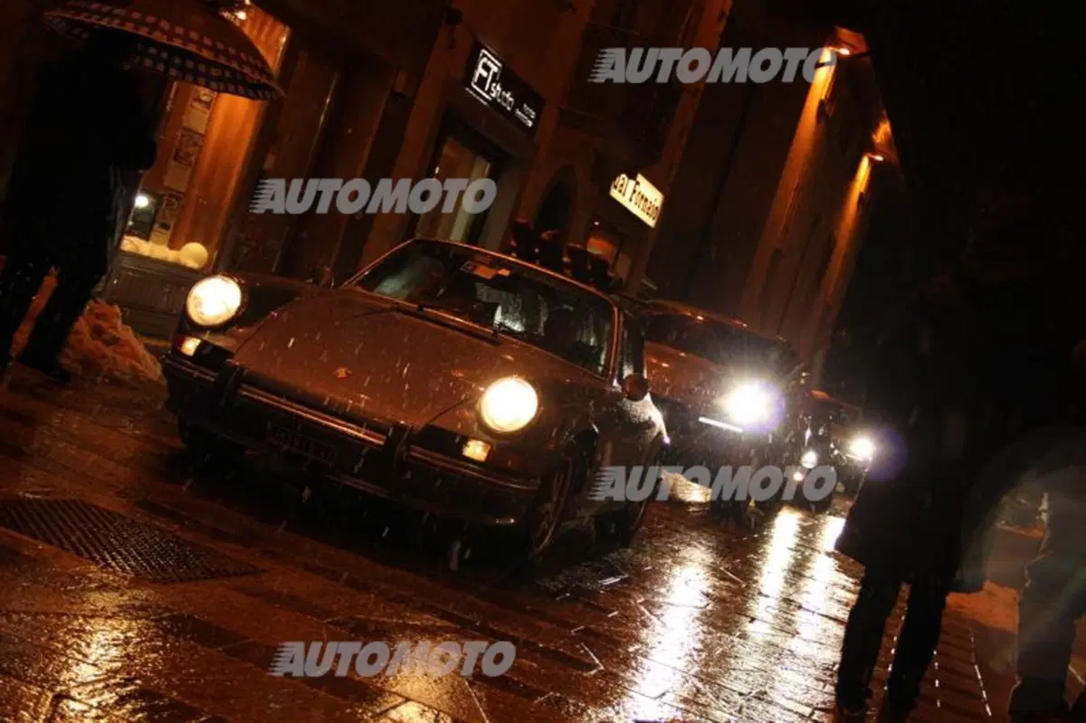 Porsche: l'emozione di una sfilata sotto la neve di Ponte di Legno (30)