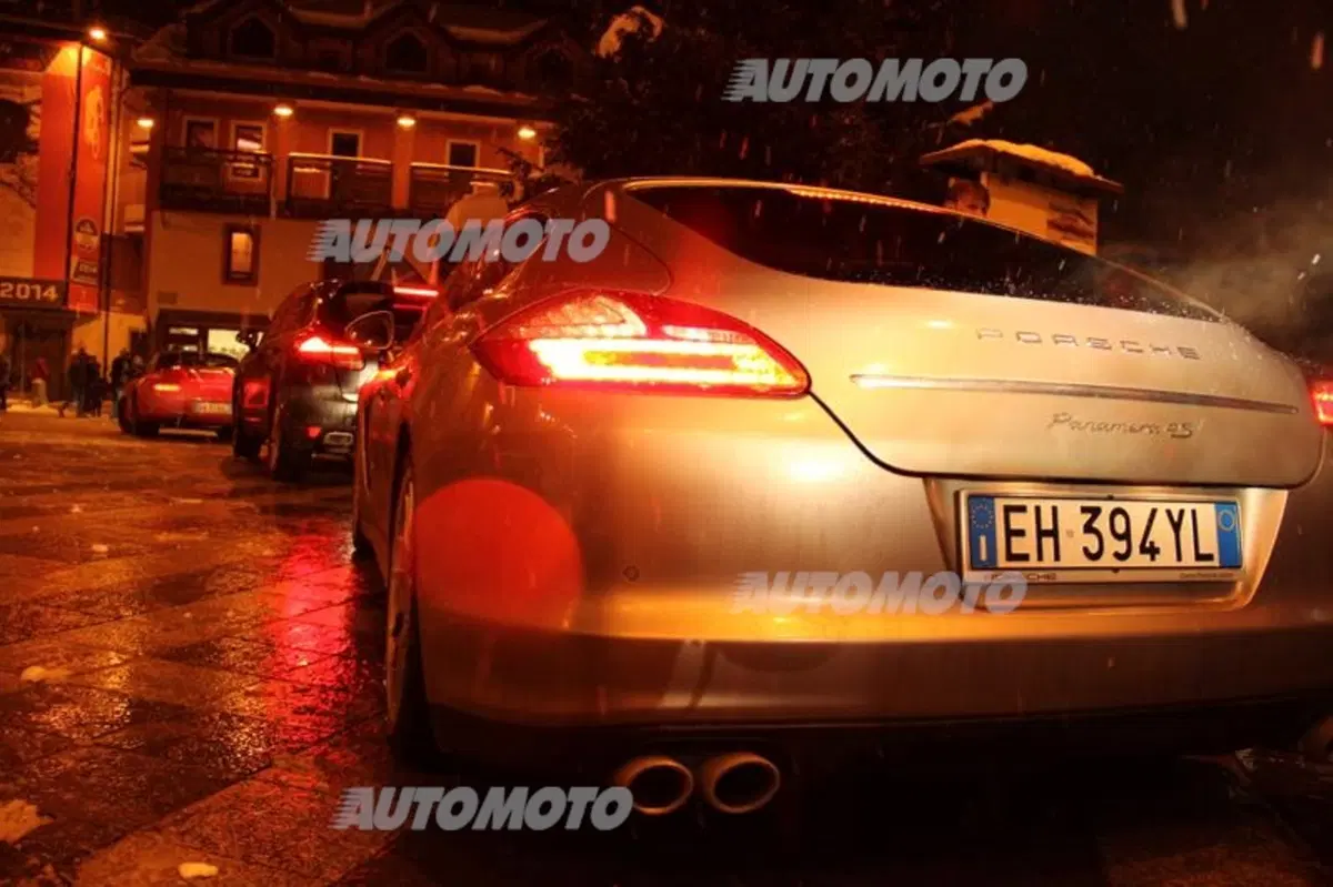 Porsche: l'emozione di una sfilata sotto la neve di Ponte di Legno (32)