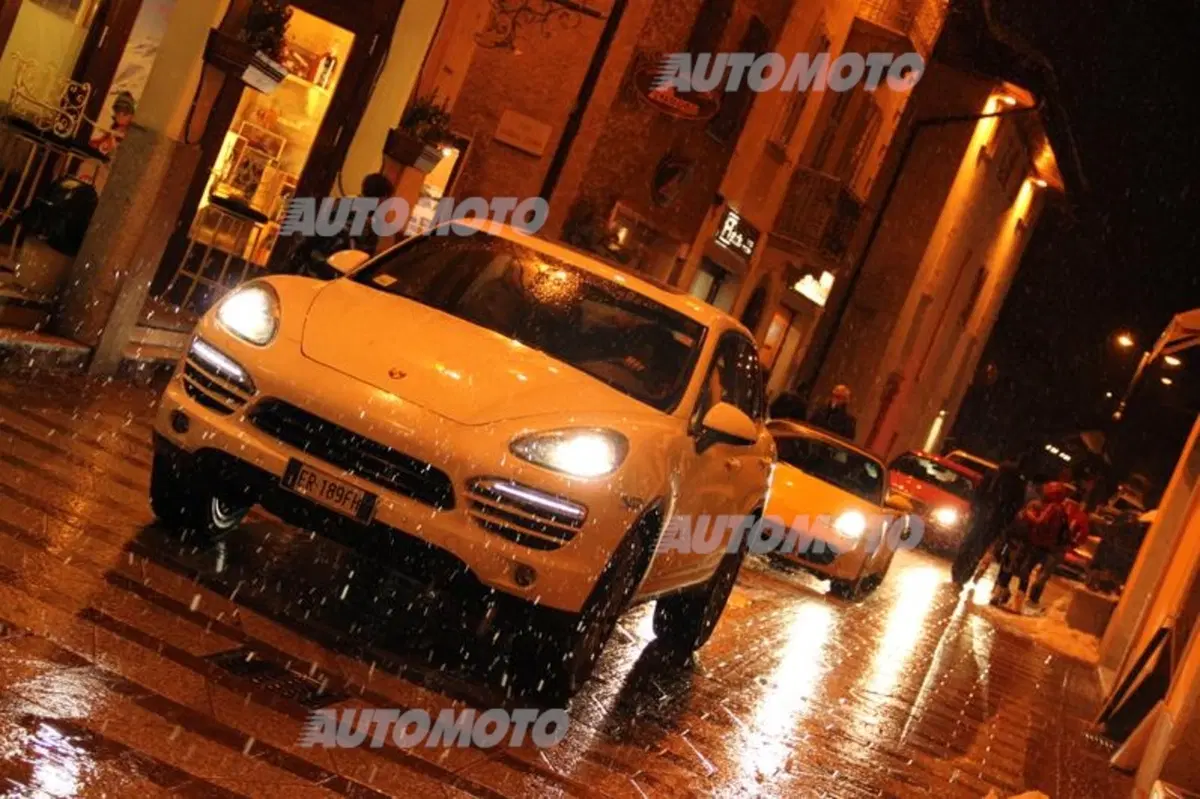 Porsche: l'emozione di una sfilata sotto la neve di Ponte di Legno (34)