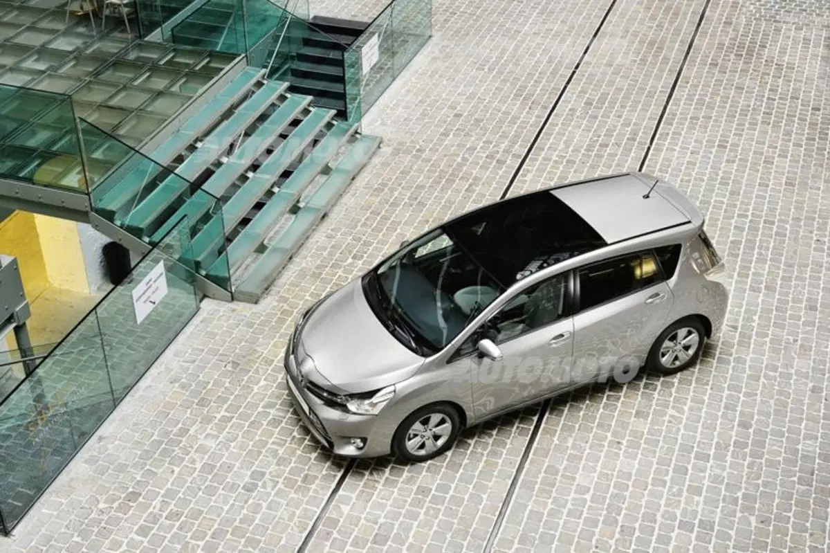 Toyota Verso 1.6 D-4D (21)