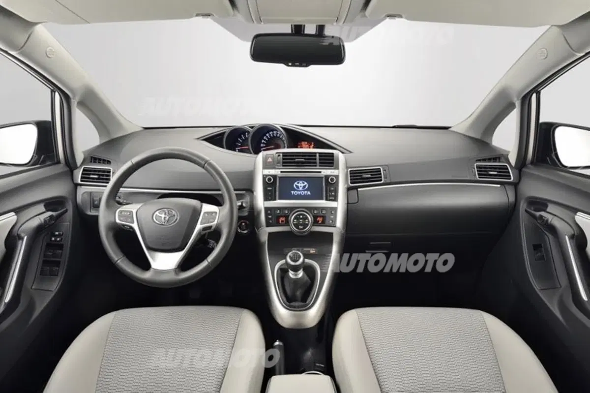 Toyota Verso 1.6 D-4D (26)