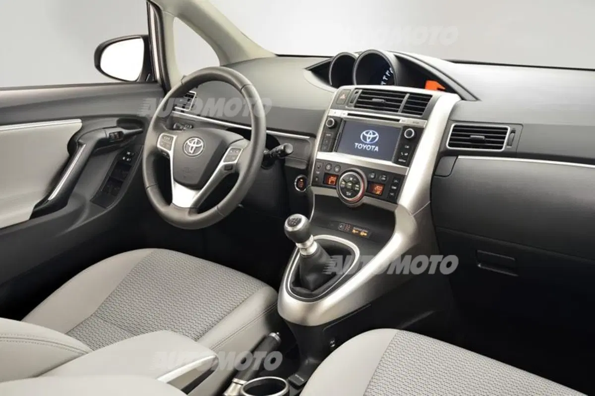 Toyota Verso 1.6 D-4D (27)