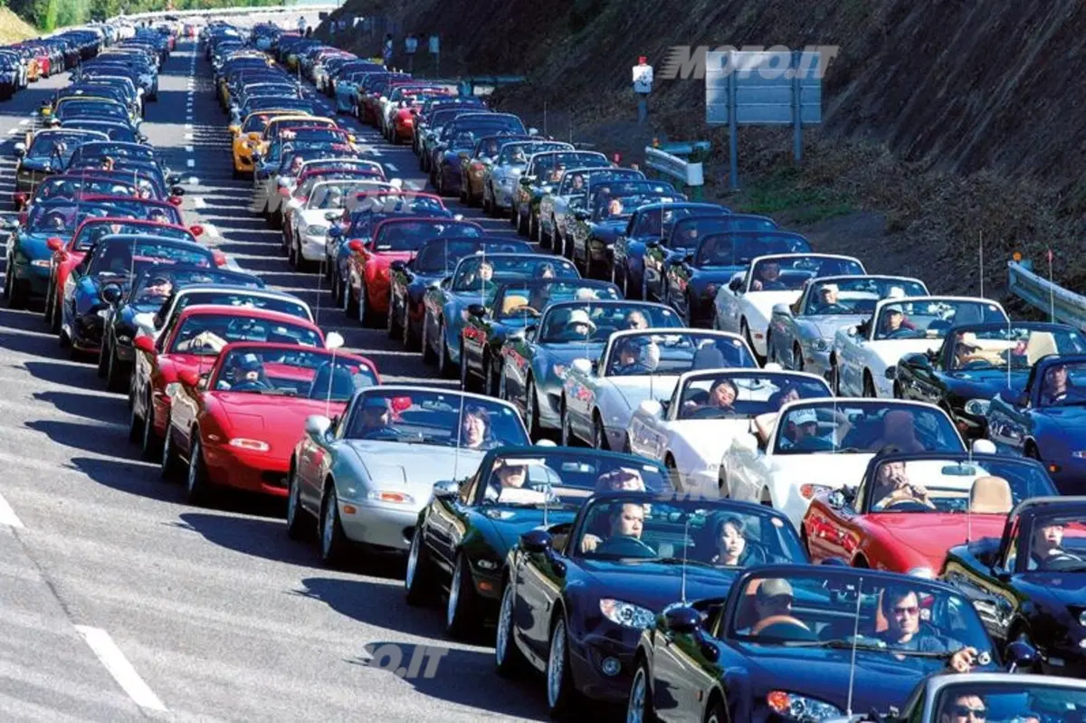 Mazda MX-5: ecco perché è diventata la roadster più venduta del mondo (37)