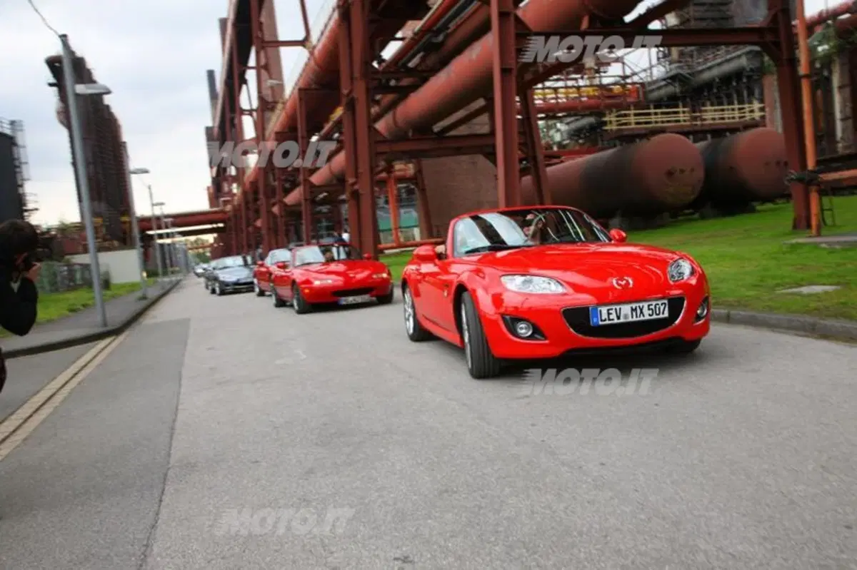 Mazda MX-5: ecco perché è diventata la roadster più venduta del mondo (39)