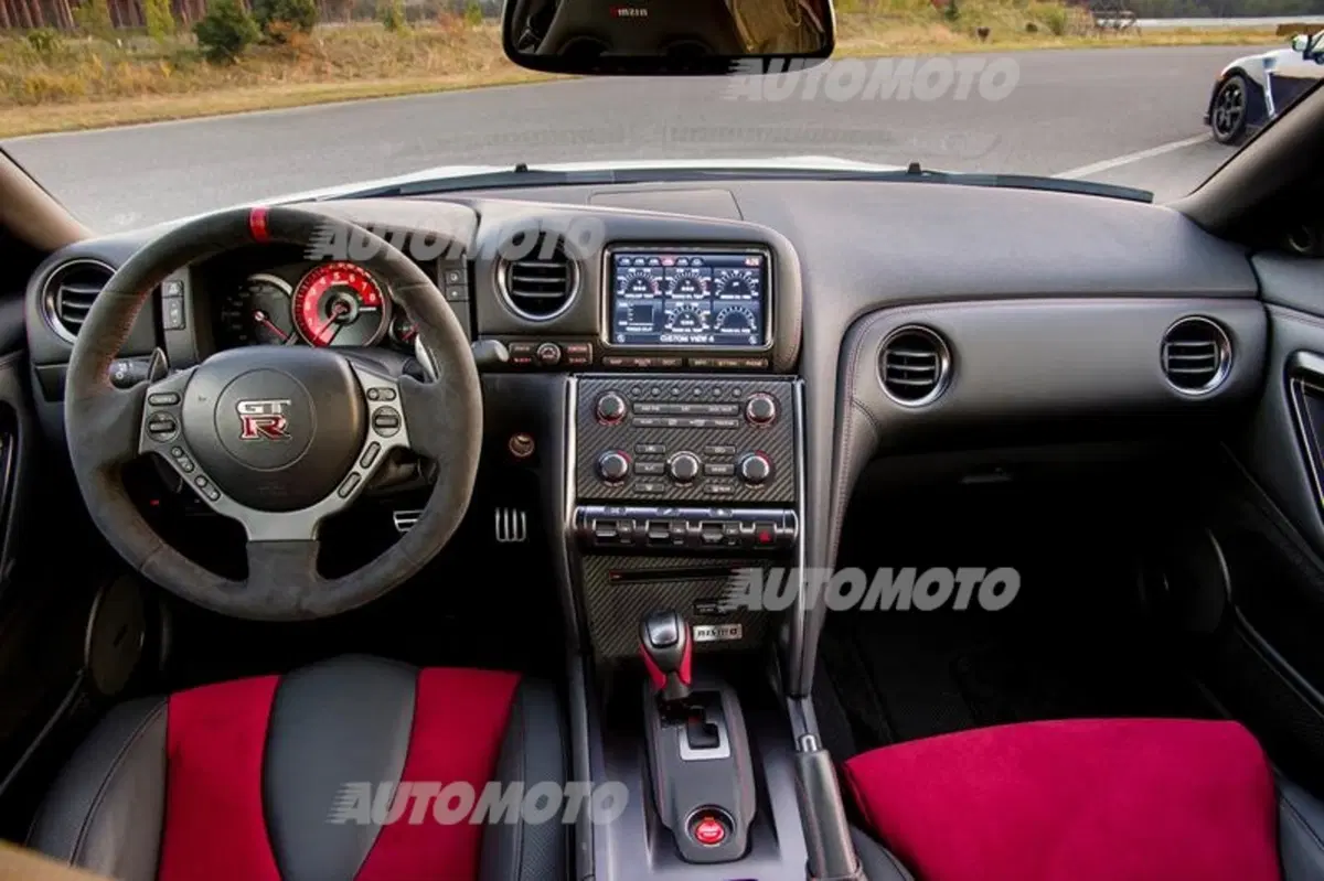 Nissan GT-R Nismo: da settembre anche in Europa (25)