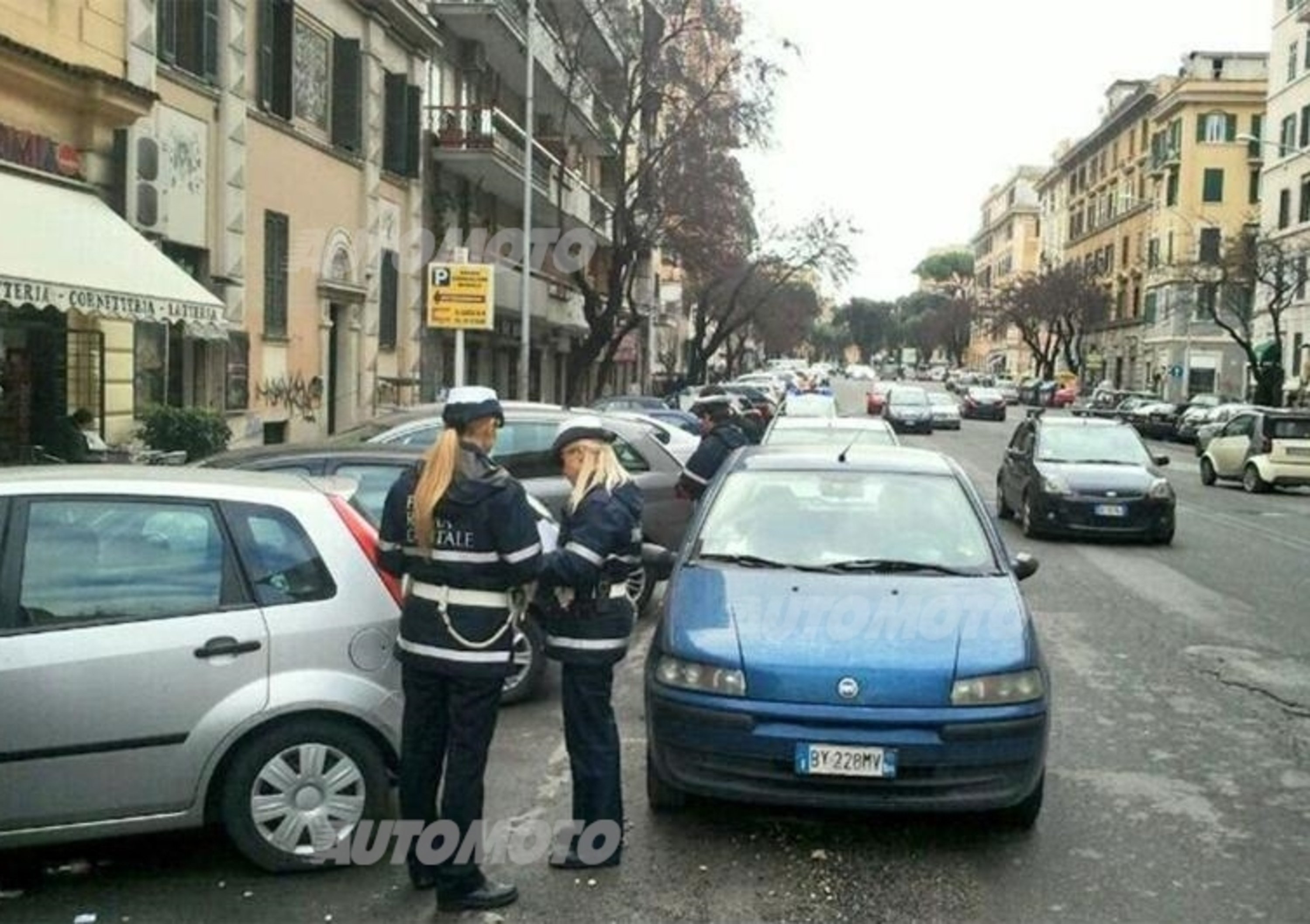 Infrazioni segnalate su Twitter: pioggia di multe &ldquo;social&rdquo; a Roma