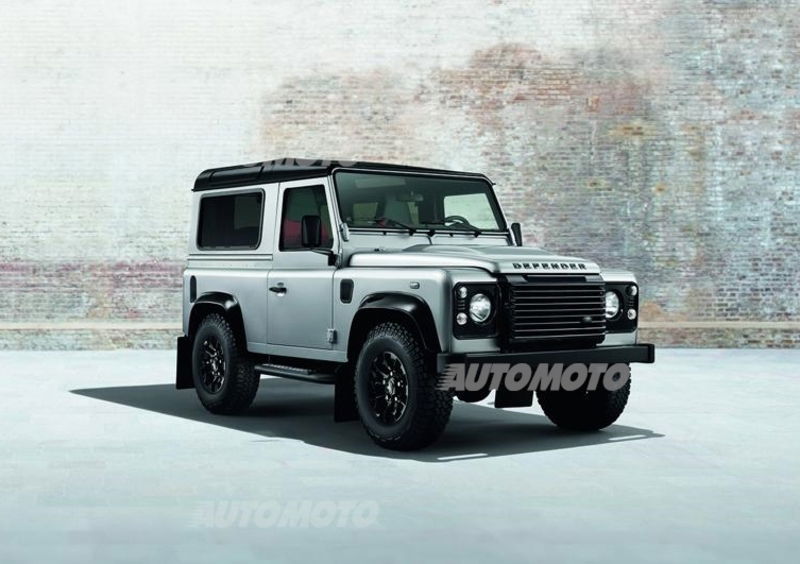 Land Rover Defender: a Ginevra in versione Black e Silver Pack