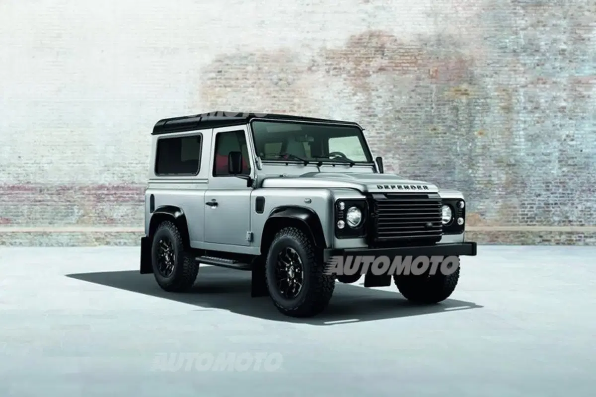 Land Rover Defender: a Ginevra in versione Black e Silver Pack
