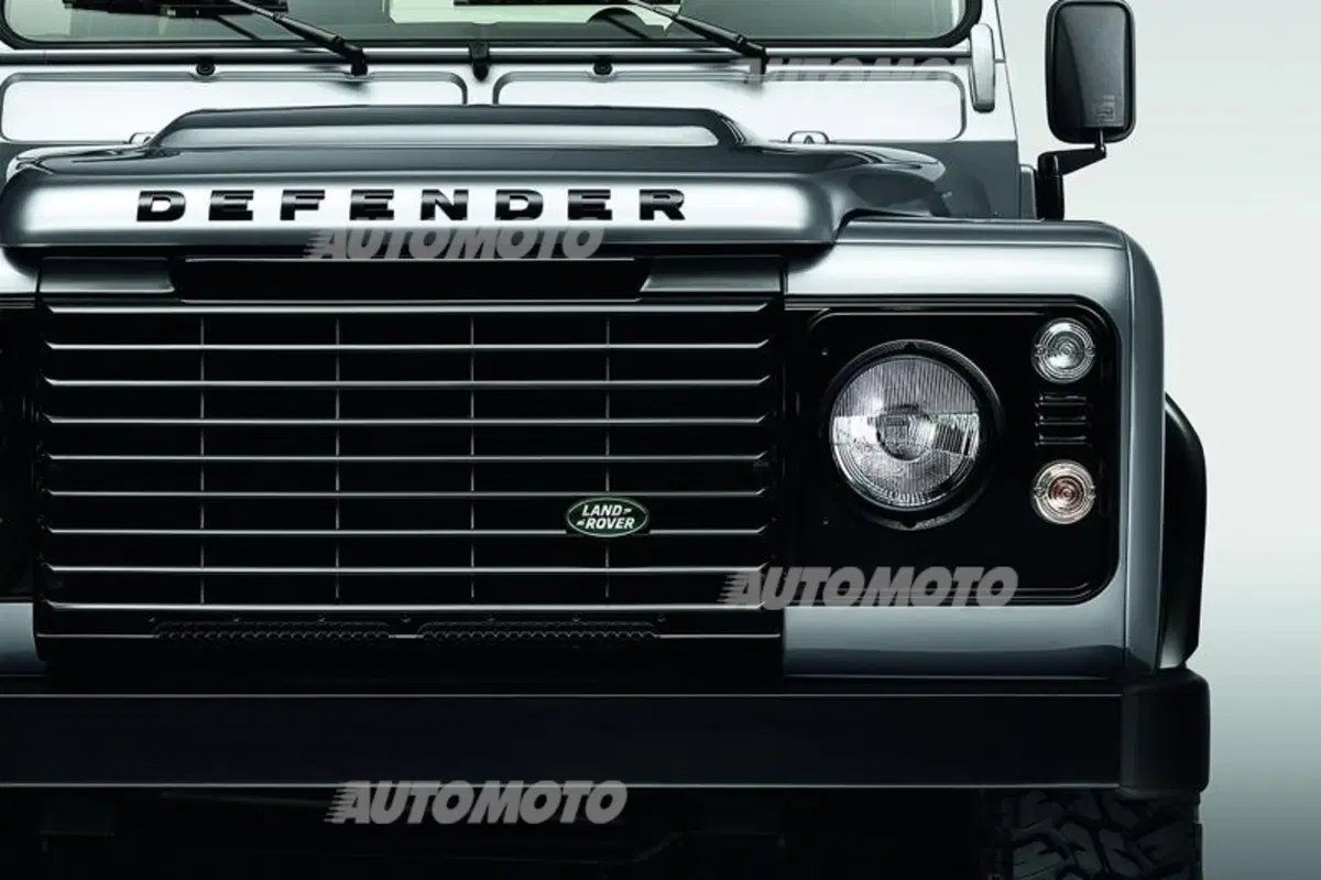 Land Rover Defender: a Ginevra in versione Black e Silver Pack (4)