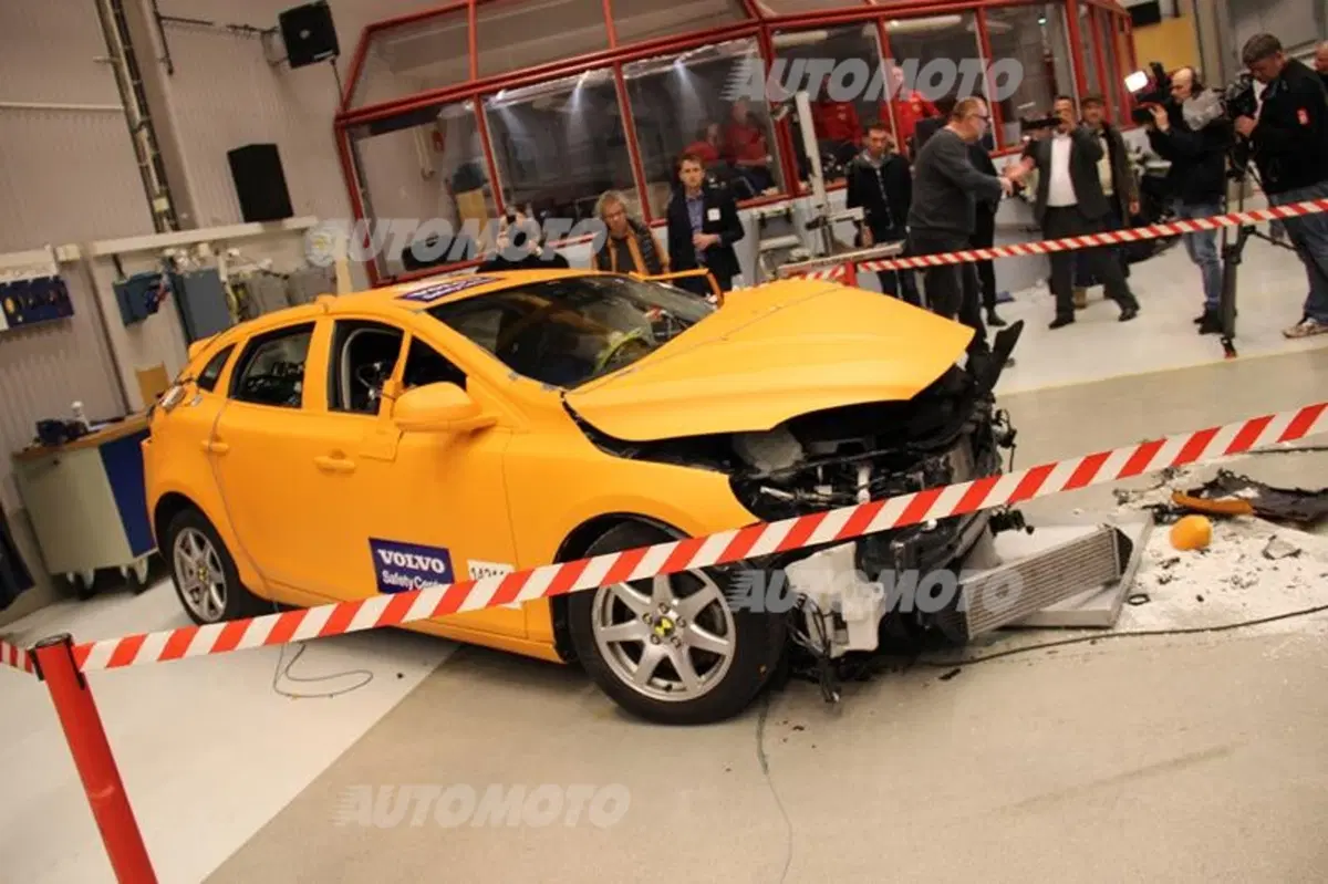 Volvo: cosa significa assistere ad un crash test in diretta
