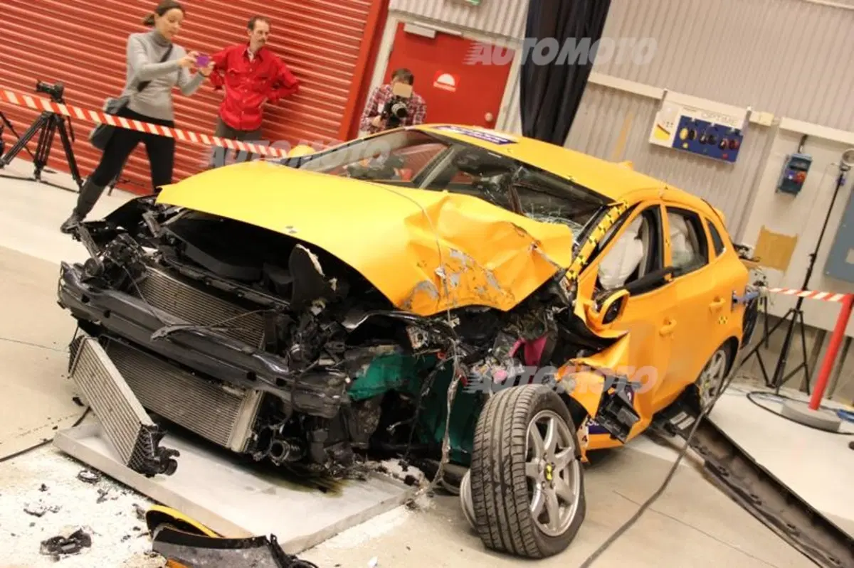 Volvo: cosa significa assistere ad un crash test in diretta (2)