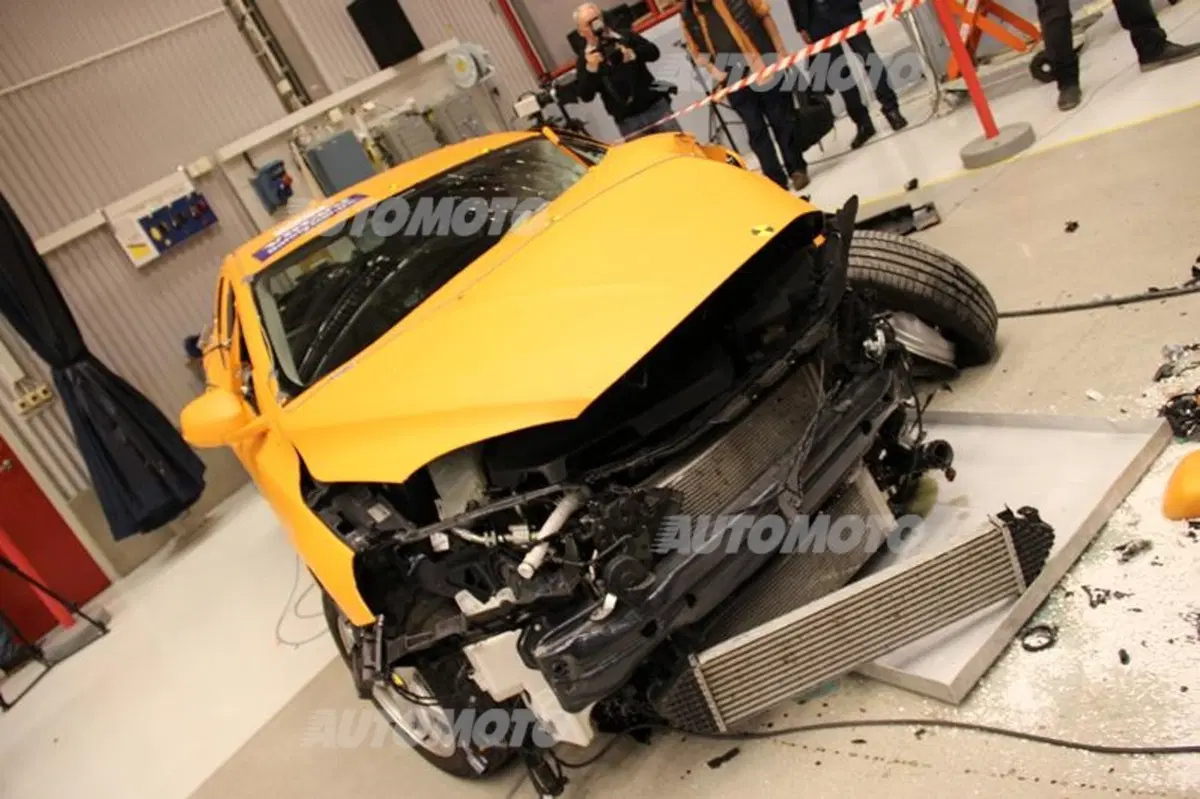 Volvo: cosa significa assistere ad un crash test in diretta (4)