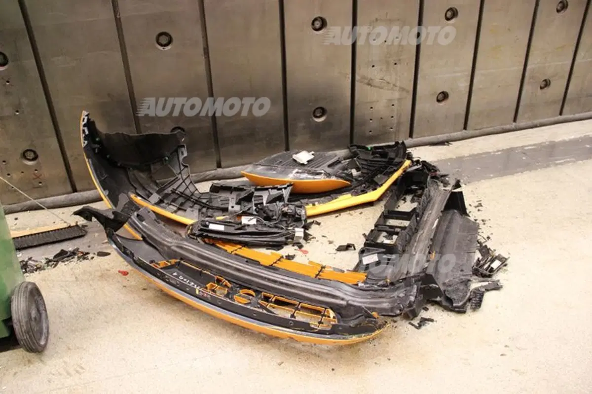 Volvo: cosa significa assistere ad un crash test in diretta (5)