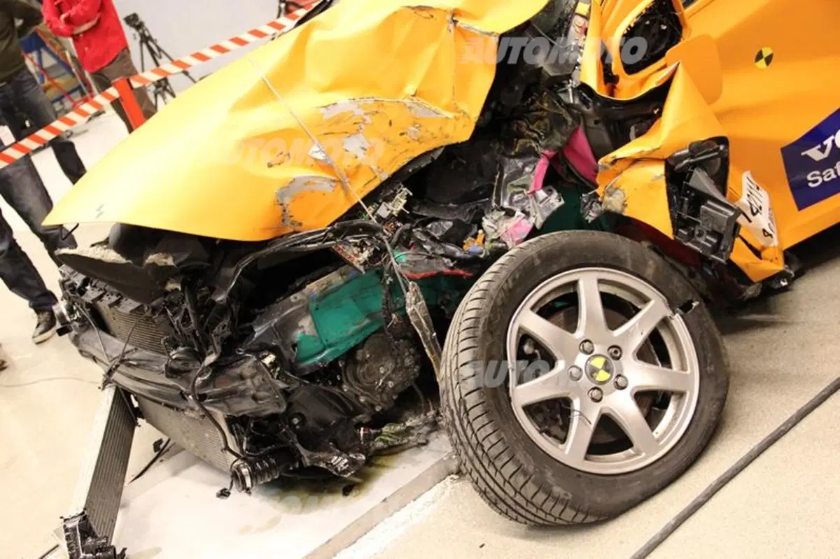 Volvo: cosa significa assistere ad un crash test in diretta (9)