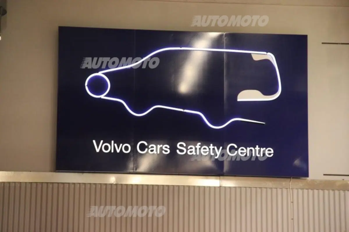 Volvo: cosa significa assistere ad un crash test in diretta (11)