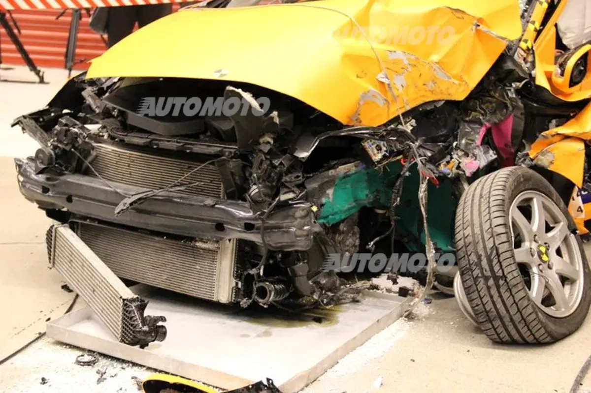 Volvo: cosa significa assistere ad un crash test in diretta (12)