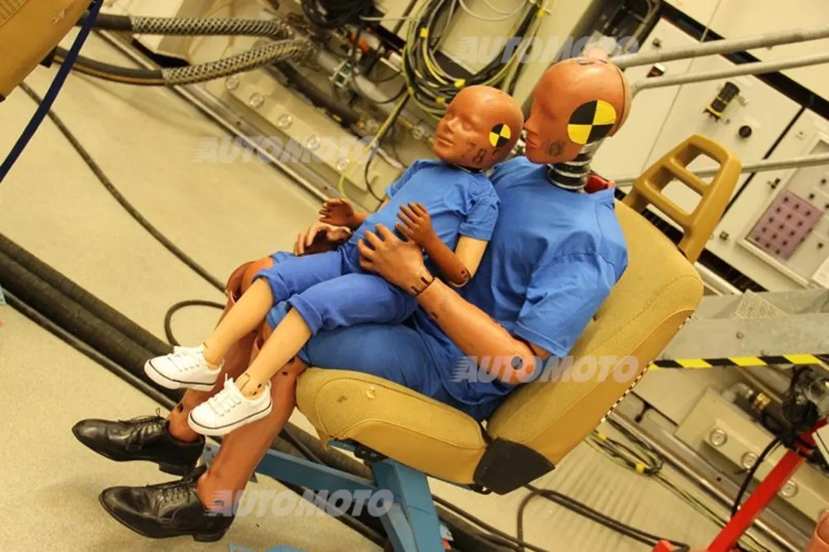 Volvo: cosa significa assistere ad un crash test in diretta (14)