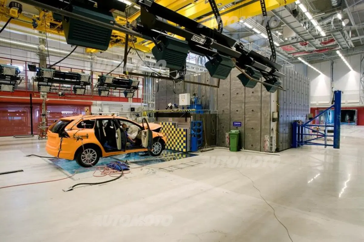 Volvo: cosa significa assistere ad un crash test in diretta (15)