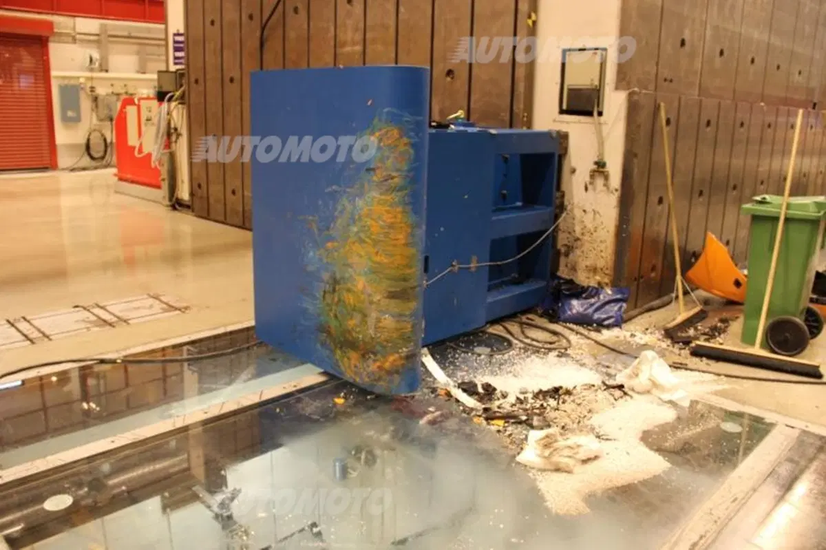 Volvo: cosa significa assistere ad un crash test in diretta (22)