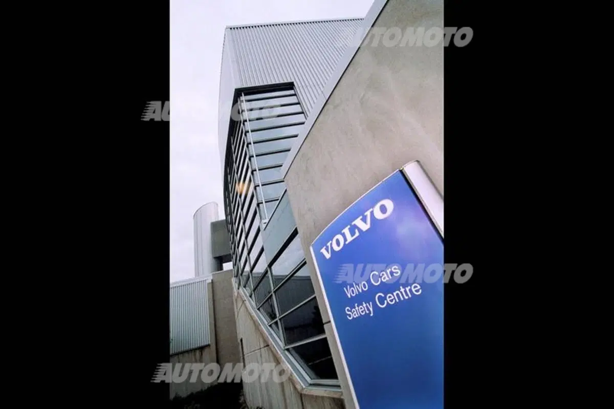 Volvo: cosa significa assistere ad un crash test in diretta (23)