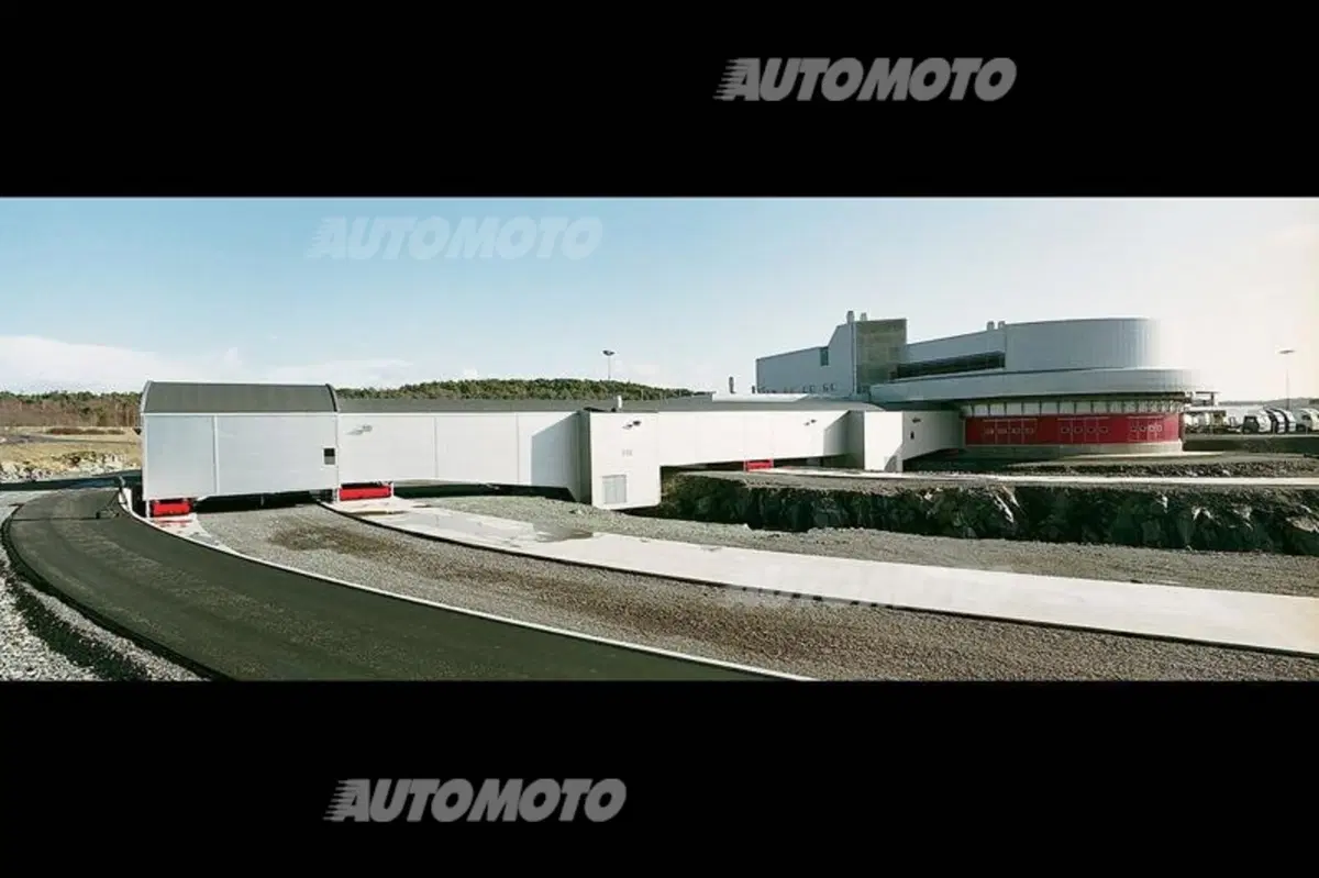 Volvo: cosa significa assistere ad un crash test in diretta (28)