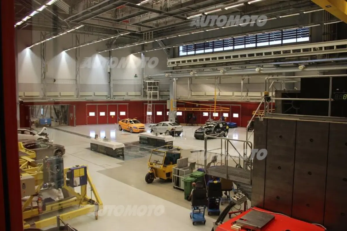 Volvo: cosa significa assistere ad un crash test in diretta (32)