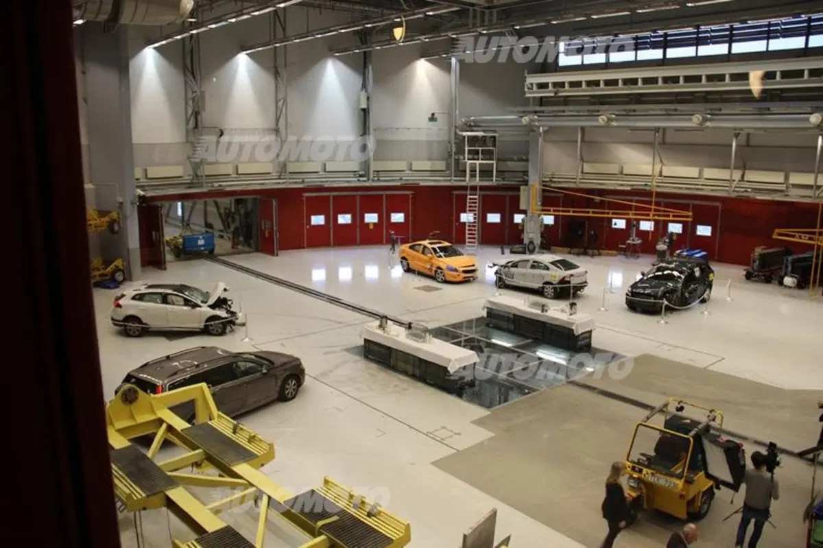 Volvo: cosa significa assistere ad un crash test in diretta (33)