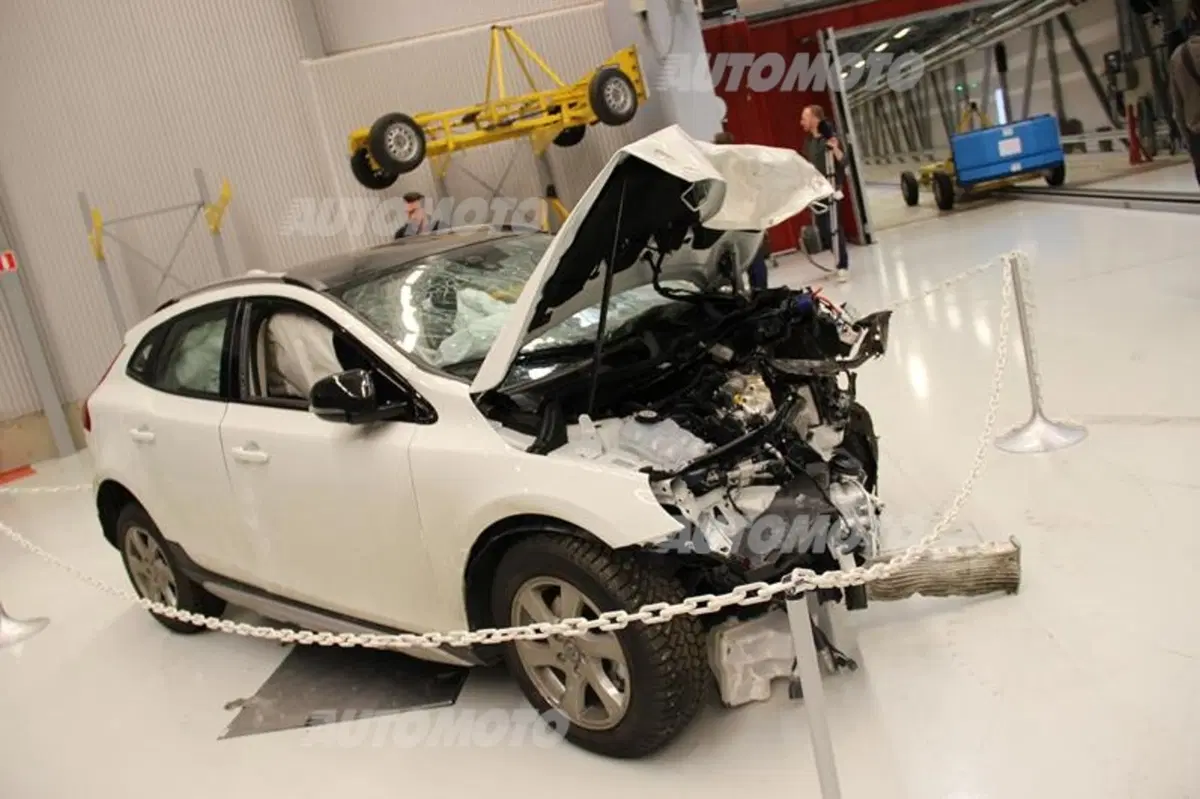 Volvo: cosa significa assistere ad un crash test in diretta (37)