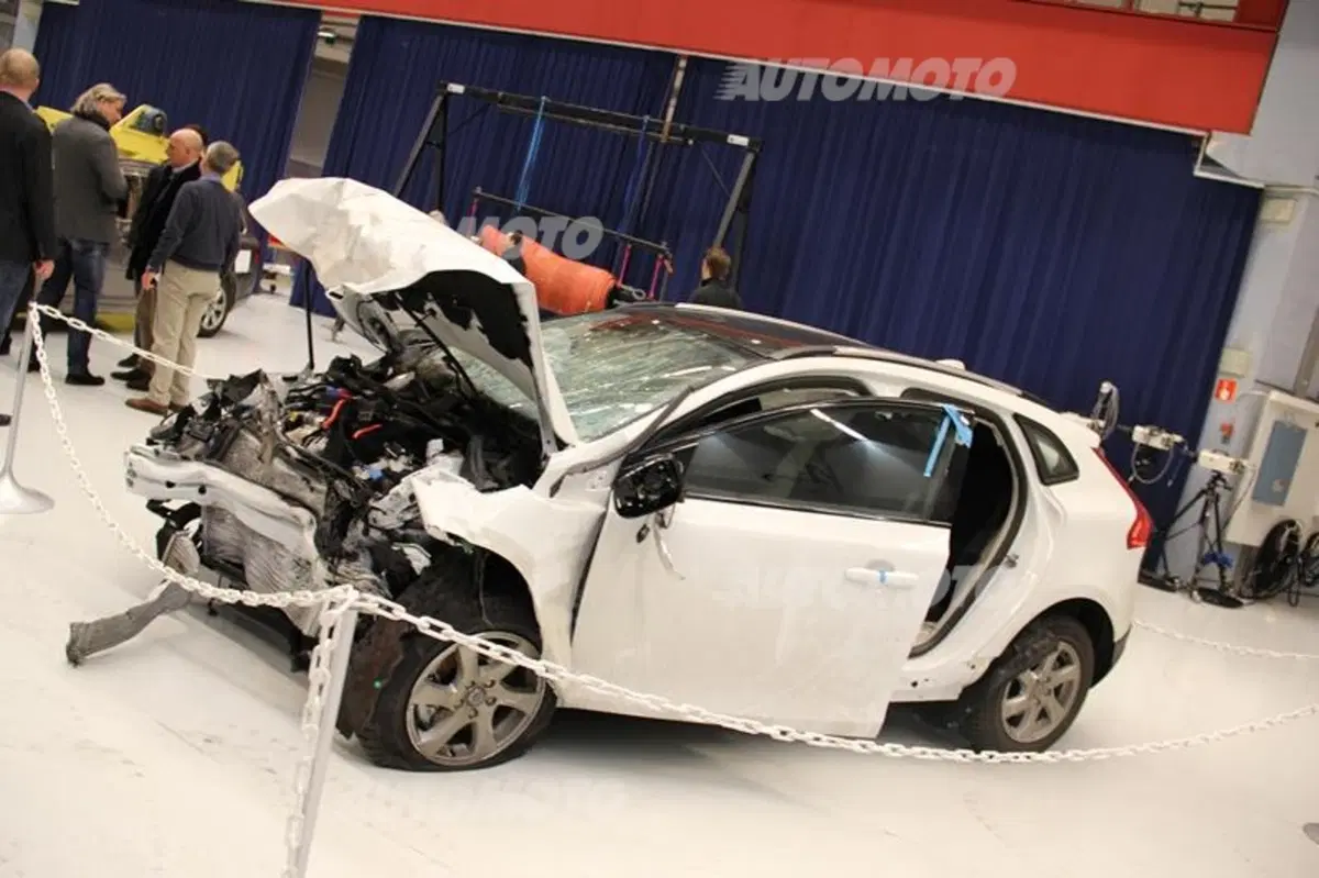 Volvo: cosa significa assistere ad un crash test in diretta (39)