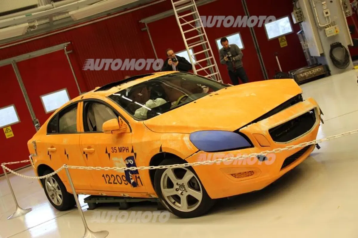 Volvo: cosa significa assistere ad un crash test in diretta (40)