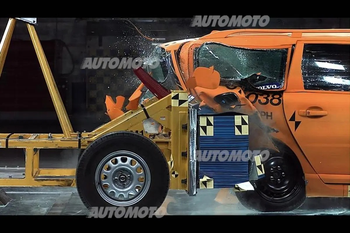 Volvo: cosa significa assistere ad un crash test in diretta (41)