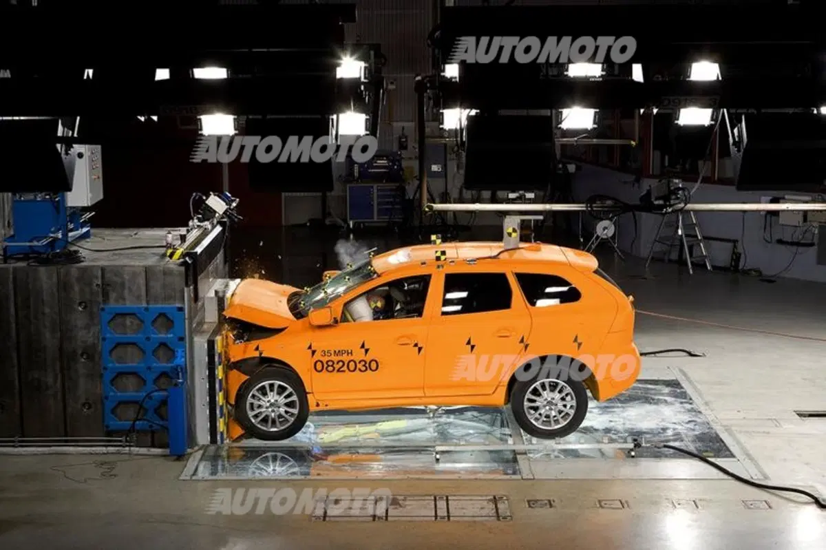 Volvo: cosa significa assistere ad un crash test in diretta (43)
