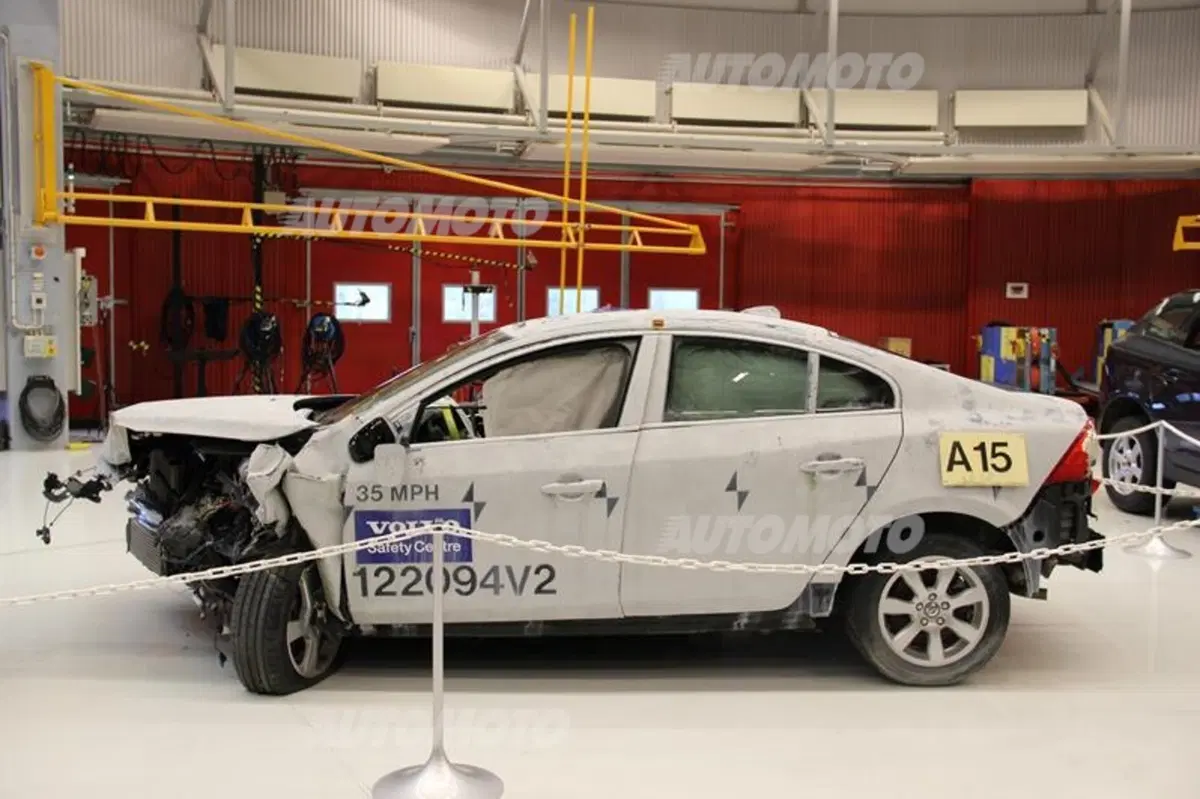 Volvo: cosa significa assistere ad un crash test in diretta (44)
