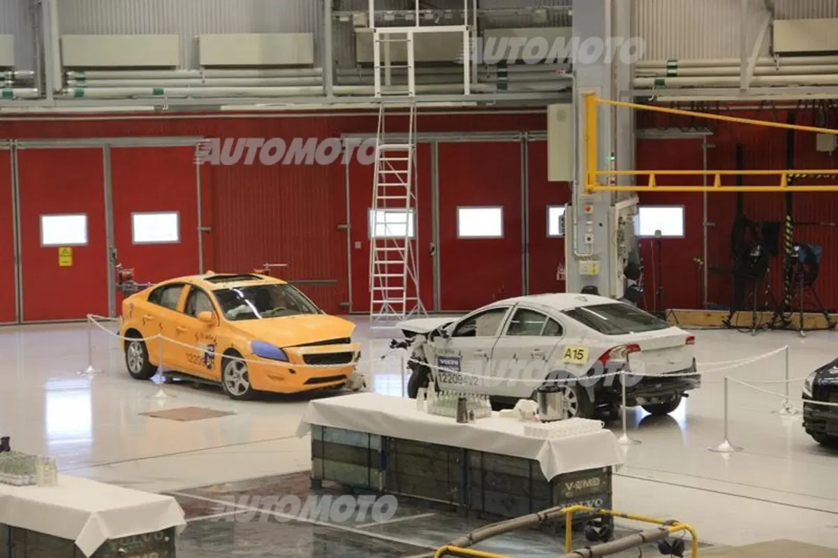 Volvo: cosa significa assistere ad un crash test in diretta (50)