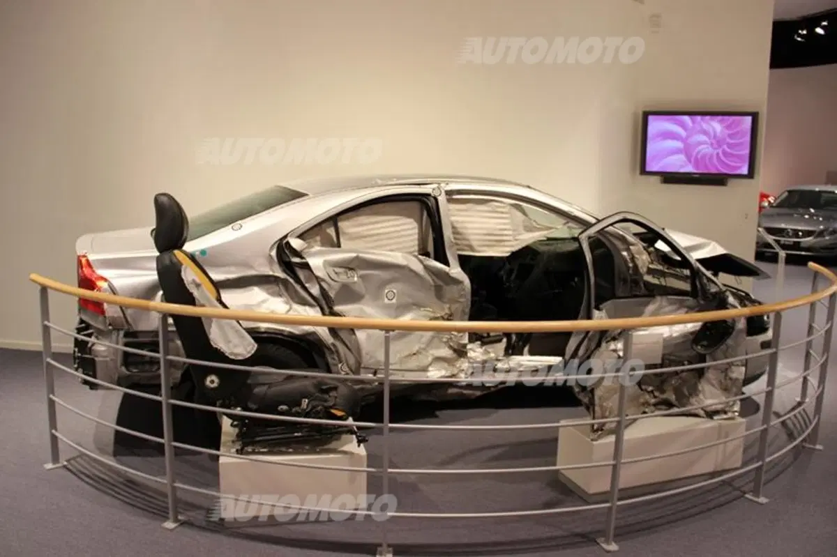 Volvo: cosa significa assistere ad un crash test in diretta (51)