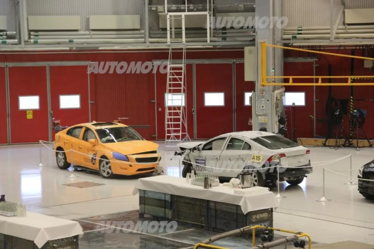 Volvo: cosa significa assistere ad un crash test in diretta (52)