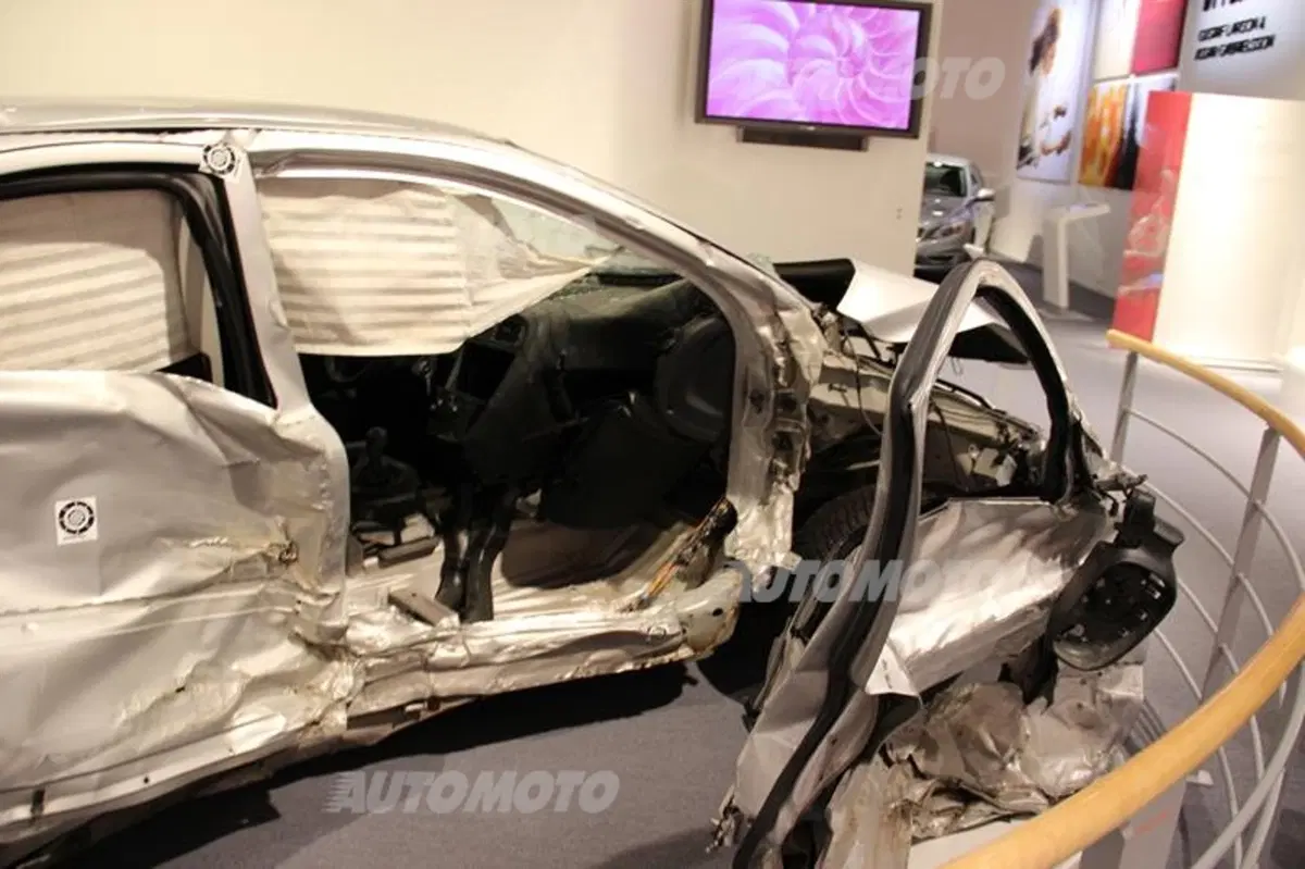 Volvo: cosa significa assistere ad un crash test in diretta (53)