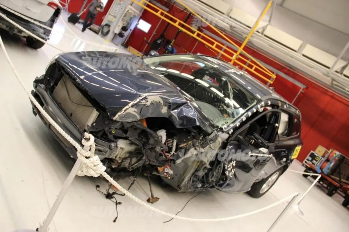 Volvo: cosa significa assistere ad un crash test in diretta (56)