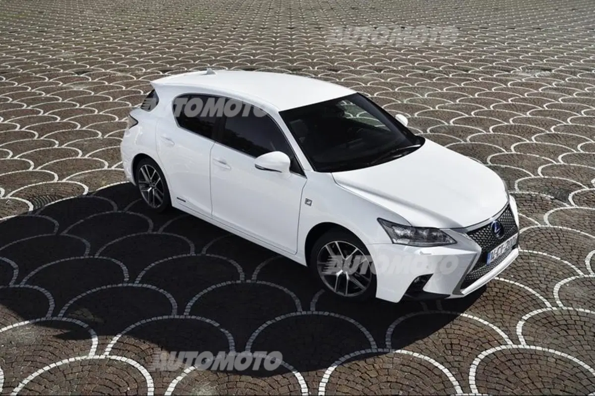 Lexus CT Hybrid restyling: tutti i dati ufficiali (8)
